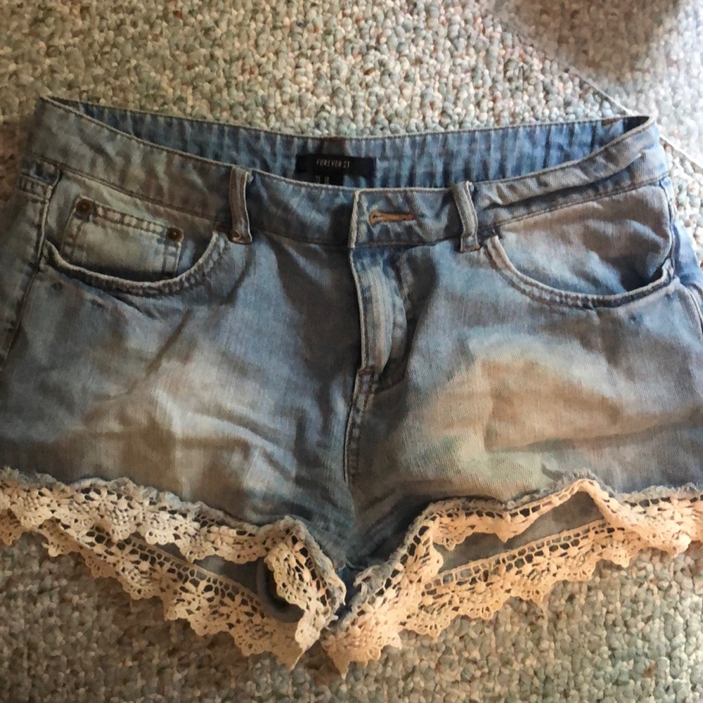 BLUE DENIM SHORTS WITH LACE TRIM